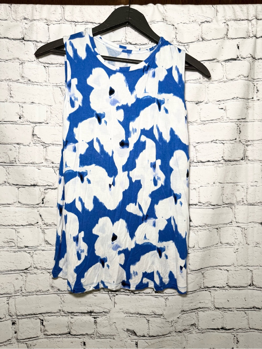 Blue and White Sleeveless Floral Tank Top. Size M